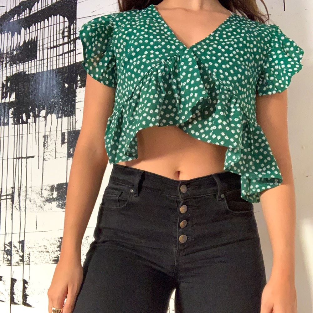 Dainty Green Floral Crop Top🌿
